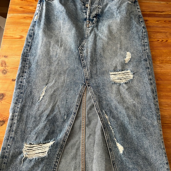 & Denim Midi Denim Jean Distressed Skirt Size 6. - Picture 1 of 4